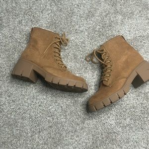 Target Universal Thread brown combat boots sz 7.5